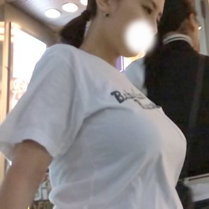 人気の着衣爆乳娘！通常スピード＆フル・バージョン